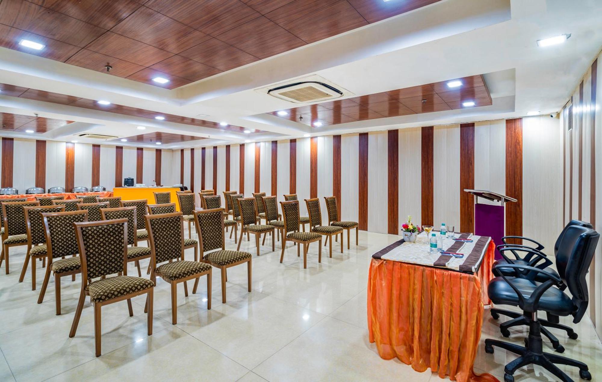Zip By Spree Hotels Delhi Greater Kailash New Delhi Buitenkant foto